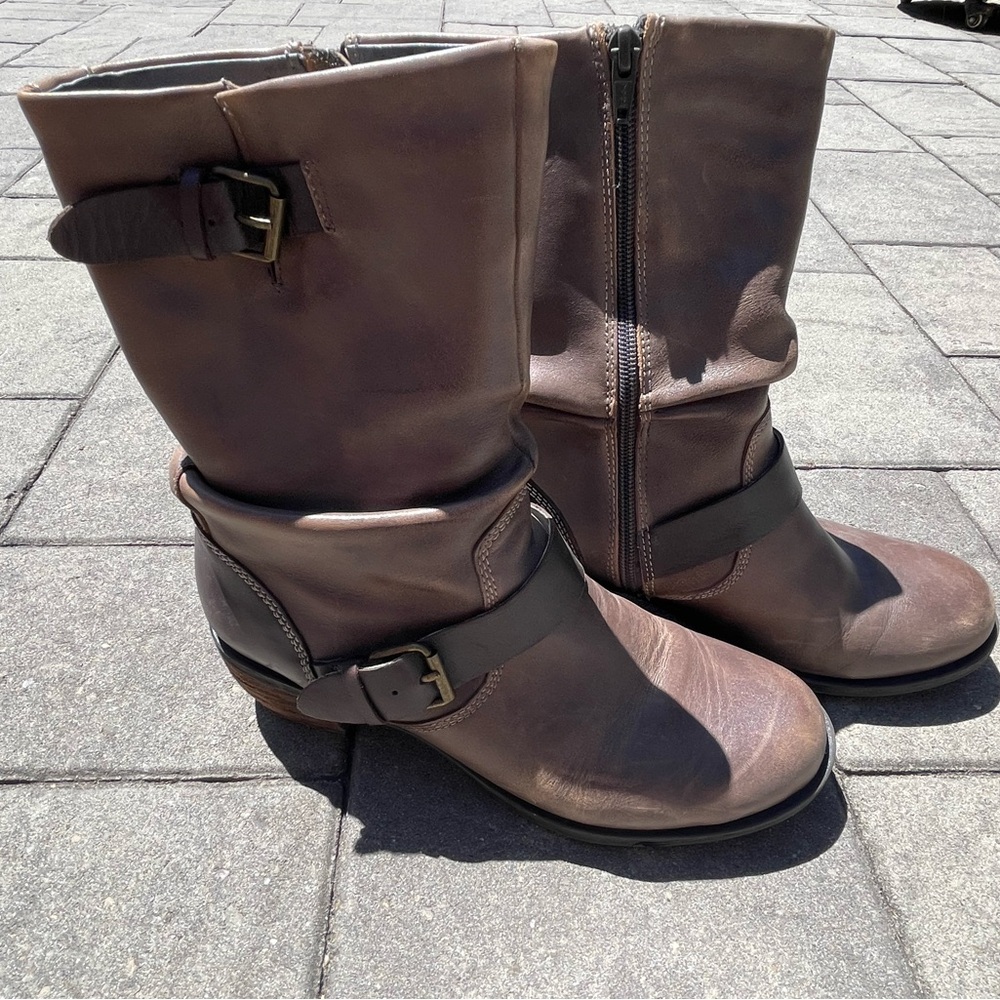 Lemon ‘n Limes Brown Leather Buckle Boots